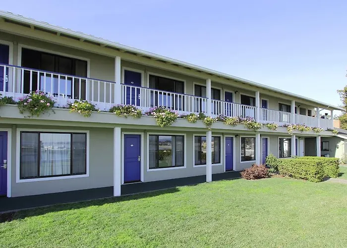 Sea & Sand Inn