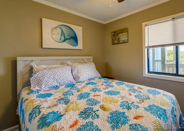 North Topsail Beach Vacation Rental W/ Balcony!
