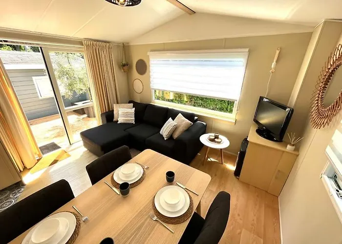 Chalet In Ouddorp Nabij Strand.