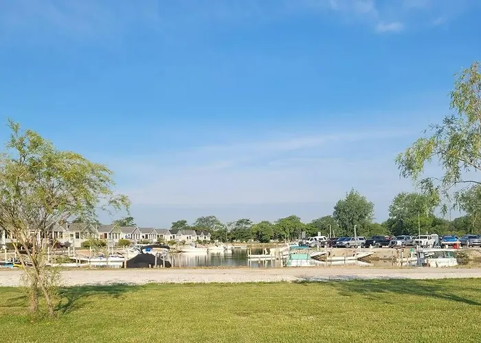 Sunnie Days Condo In Oak Harbor On Lake Erie!