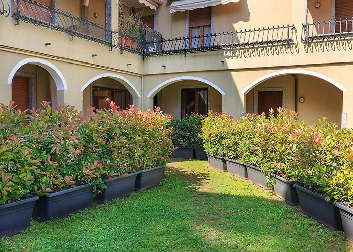 Emerald Suites