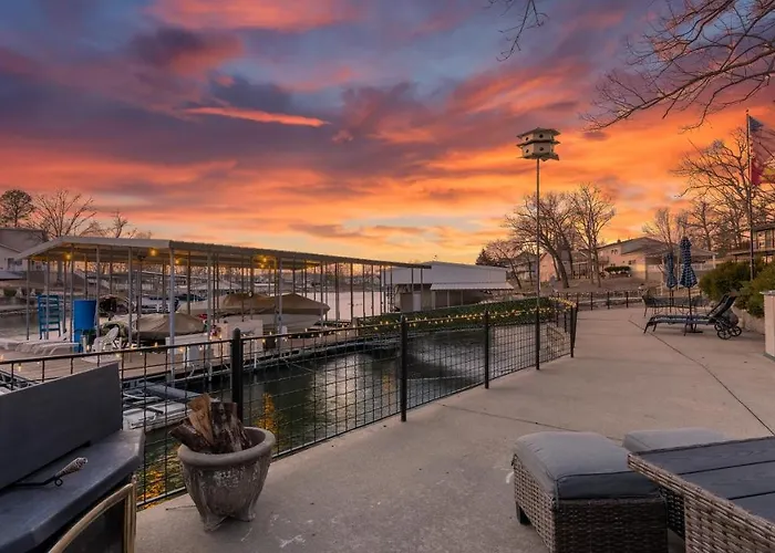 Private Lake House Sleeps Large Groups On The Water Swim N Boat Dock Lots Of Amenities
