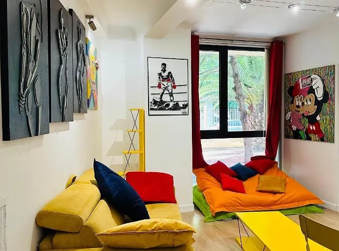 Pop Appart Appartement Artiste Configure En Galerie Dart A 200 M Du Centre Ville Avec Climatisation Et Parking Prive Et Securise Gratuit Dans Copropriete