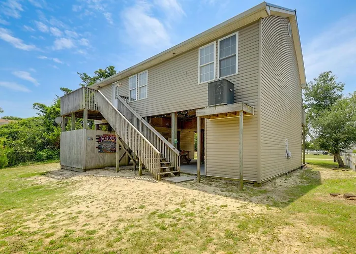 Coastal Emerald Isle Retreat W/ Deck & Grill!