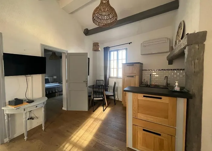 Appartement A 50 M De La Place Aux Herbes