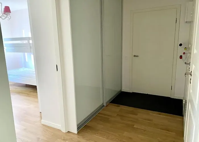 2 Bedroom Apartment W/ Balcony, Wifi, Parking