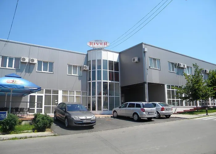 Hotel River