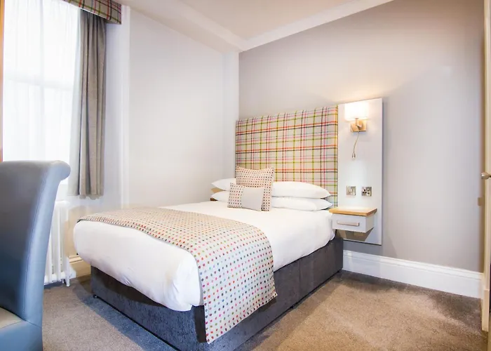 White Hart Hotel & Apartments