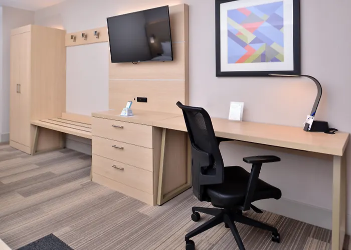 Holiday Inn Express Hotel & Suites Cincinnati - Mason By Ihg