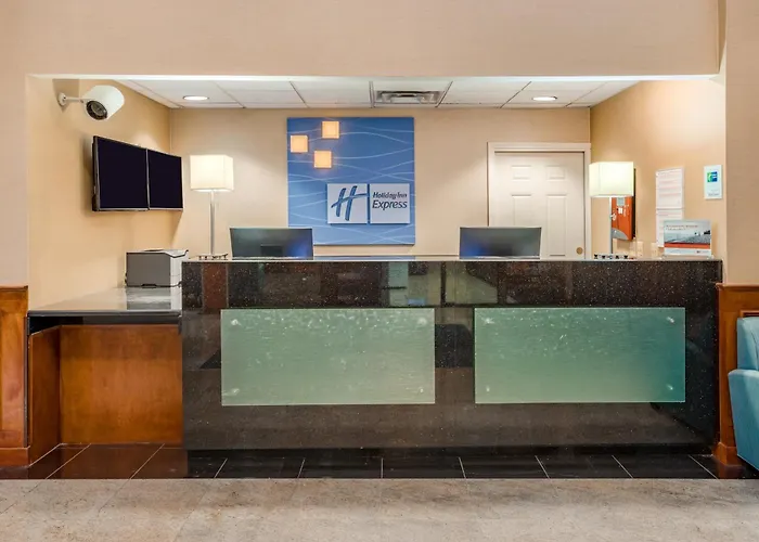 Holiday Inn Express & Suites Canton By Ihg