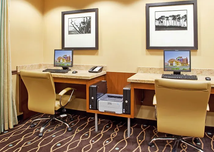 Holiday Inn Express & Suites Salinas By Ihg