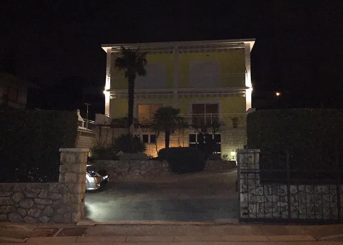 Apartments & Rooms Marina
