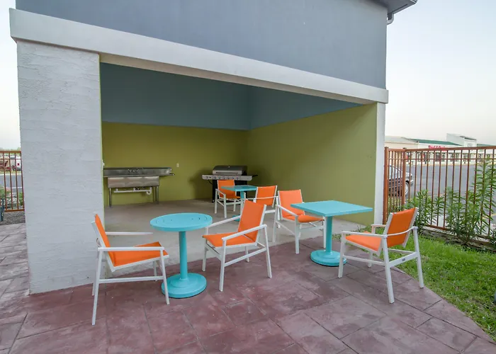 Holiday Inn Express & Suites Raymondville By Ihg