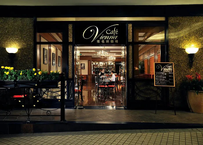 Crowne Plaza Landmark Shenzhen: Border-Close Retreat with Heated Pool