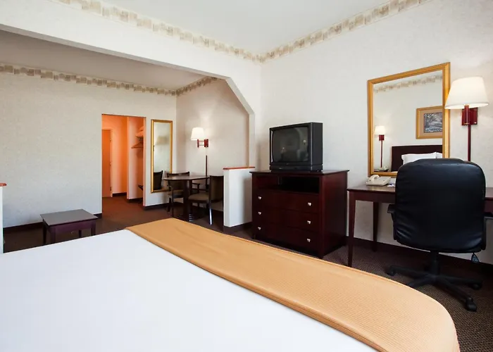 Holiday Inn Express & Suites Hiawassee By Ihg