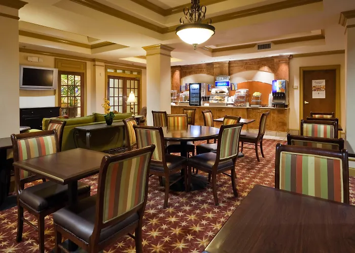 Holiday Inn Express Hotel & Suites Pell City
