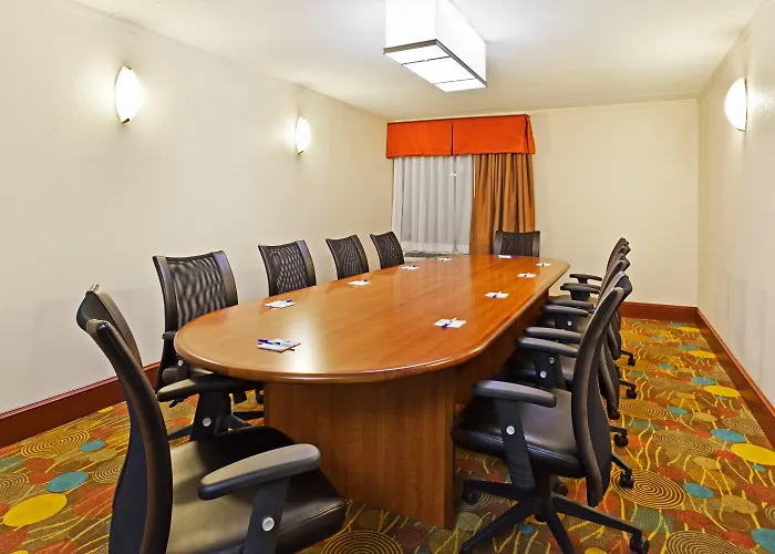 Holiday Inn Express & Suites Greensboro - I-40 Atwendover By Ihg
