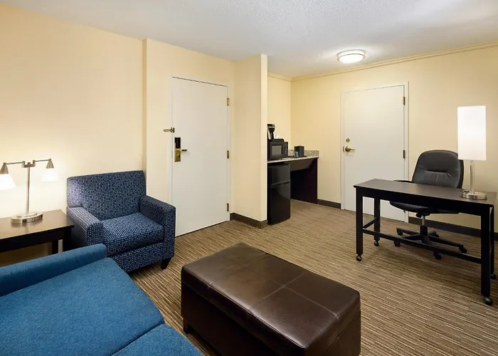 Holiday Inn Express & Suites Alpharetta - Windward Parkway By Ihg