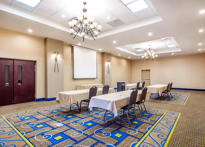 Holiday Inn Express & Suites - Albany Airport - Wolf Road By Ihg