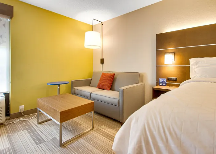 Holiday Inn Express Dublin By Ihg