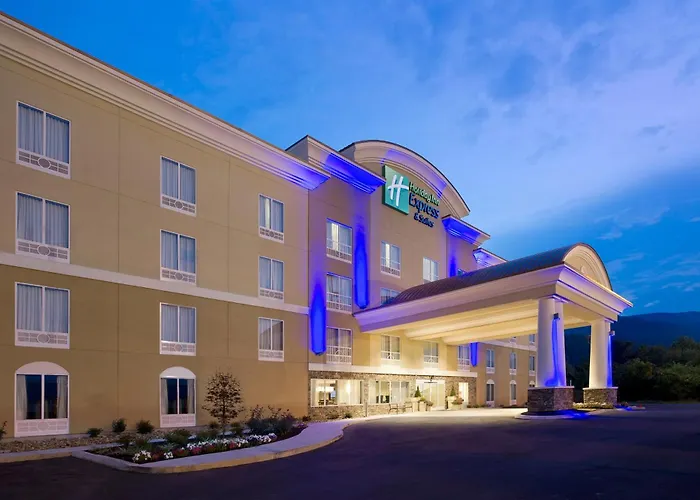 Holiday Inn Express & Suites Caryville By Ihg