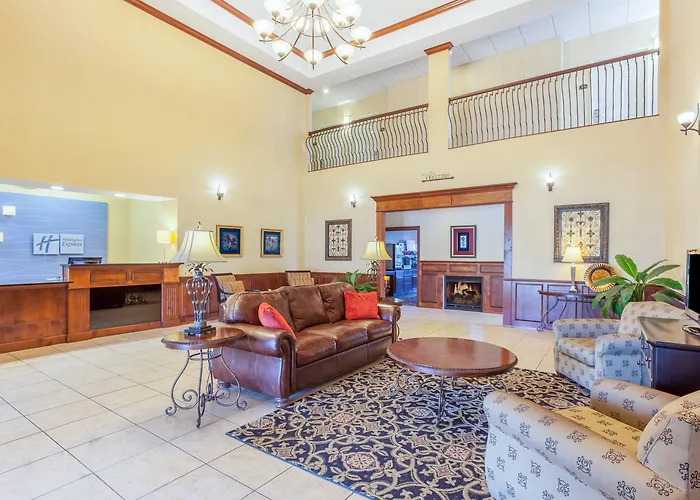 Holiday Inn Express Hotel & Suites Clarksville
