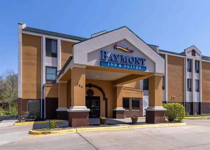 Baymont By Wyndham Lawrence Hotel