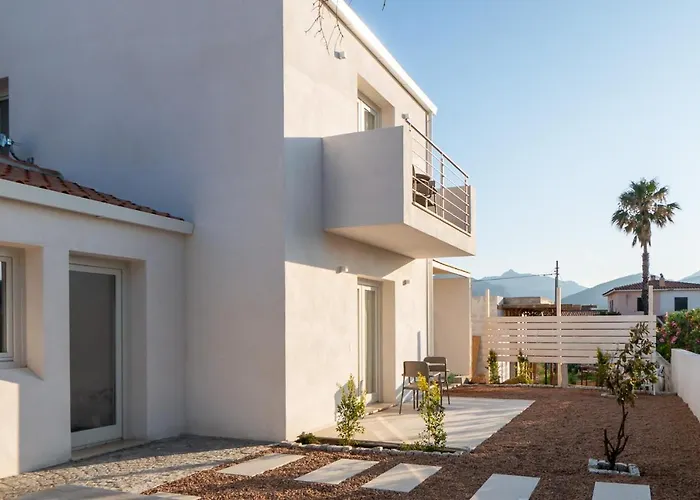 Villa Est
