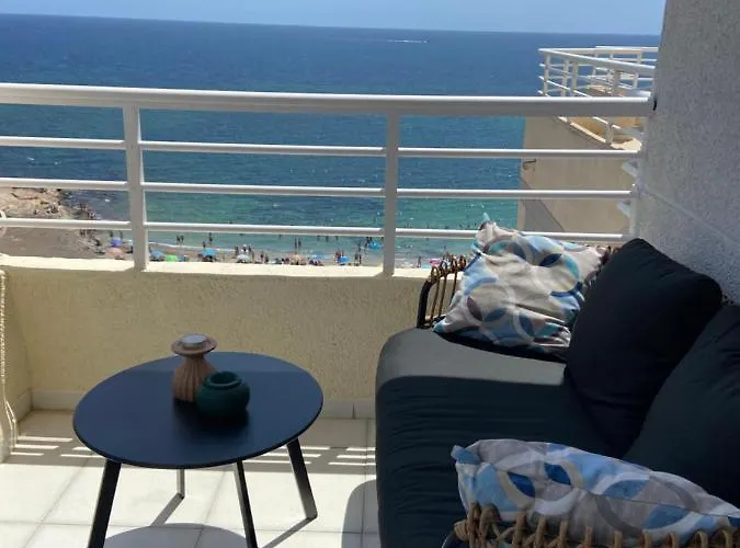 Relaxing Modern Beachfront Apartment - Amazing Sea View