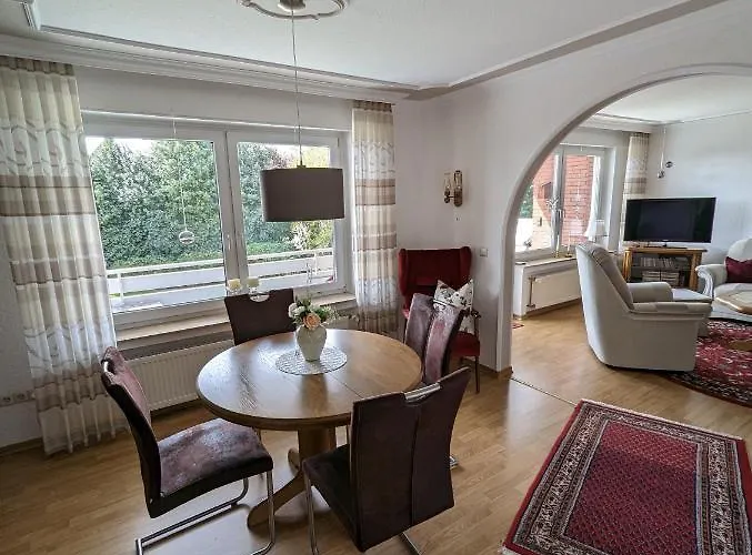 Ferienwohnung Leni erstes OG inkl Balkon Gartenblick kostenfreier Parkplatz stadtnah aber ruhig gelegen