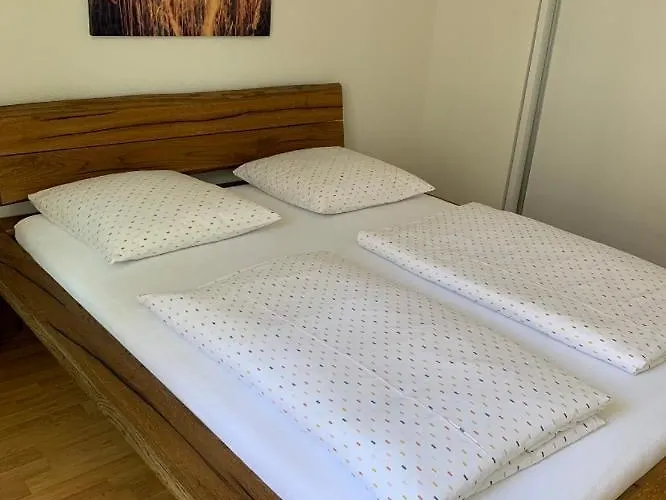 2 Zimmer Appartement mit eigenem Bad und Küche