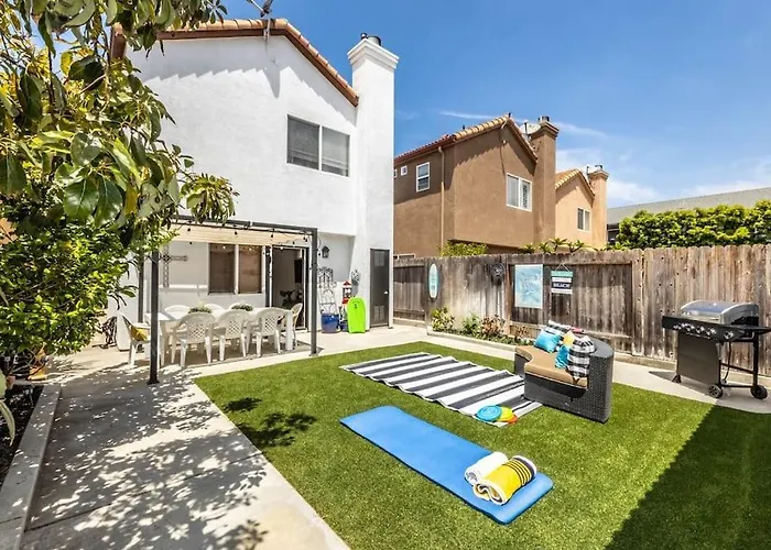 The White Beach House Of Huntington