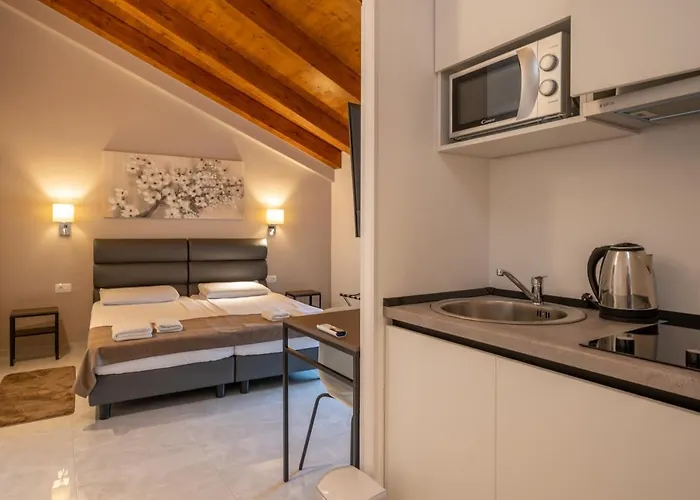 Aaa Apartments & Rooms With Free Private Parking