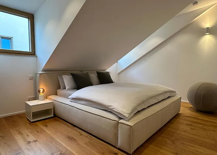 TRULY - Direkt am Rathausplatz, Dachterrasse mit Blick auf Perlachturm, Garage, Fahrstuhl