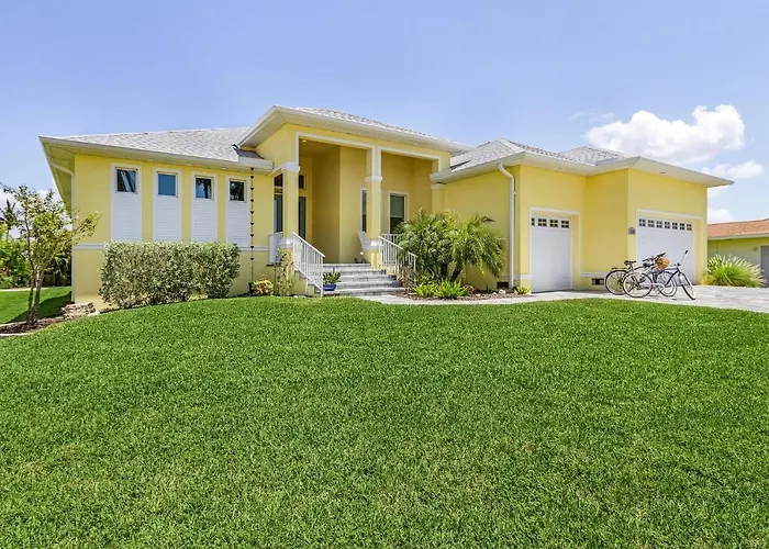 Yacht Club Area, Heated Saltwater Pool & Spa -Villa Nana And Papa'S Beach House - Roelens