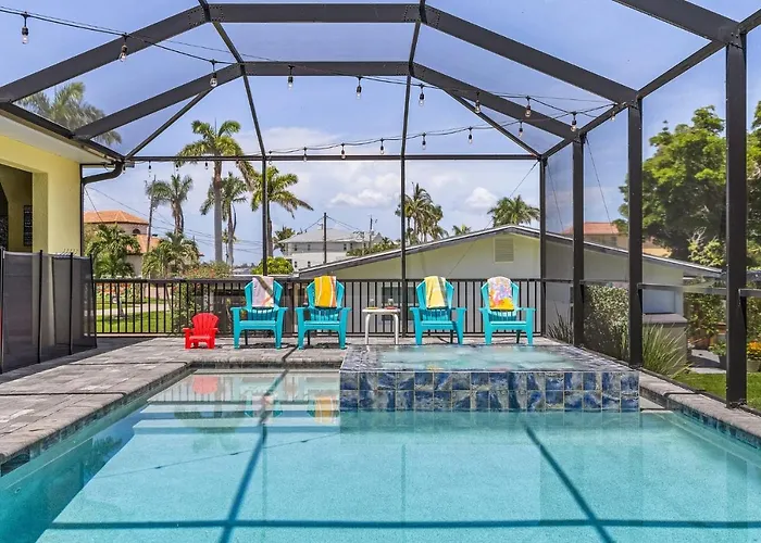 Yacht Club Area, Heated Saltwater Pool & Spa -Villa Nana And Papa'S Beach House - Roelens