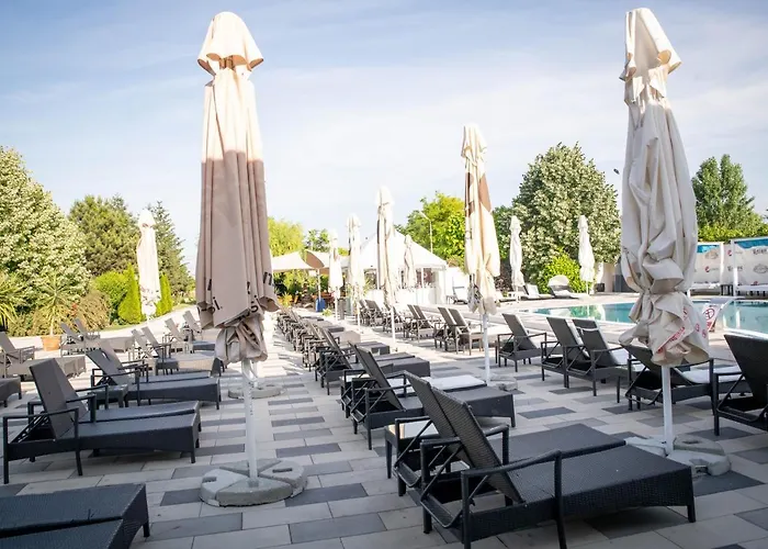 Unique Garden Hotel