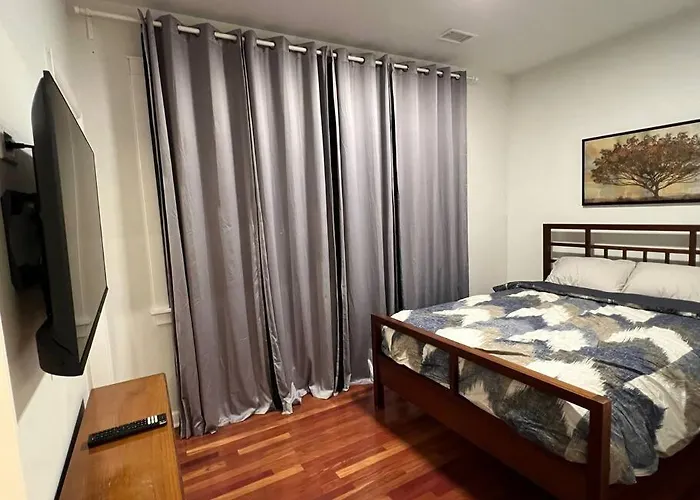 Cozy Chicago Apartment Next To The River