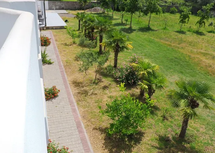 Hotel Velipoja Village