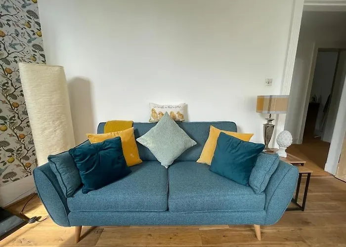Stunning West End Flat!