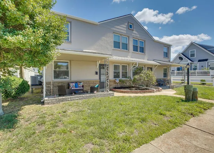 Relaxing Wildwood Crest Retreat W/ 2 Patios!