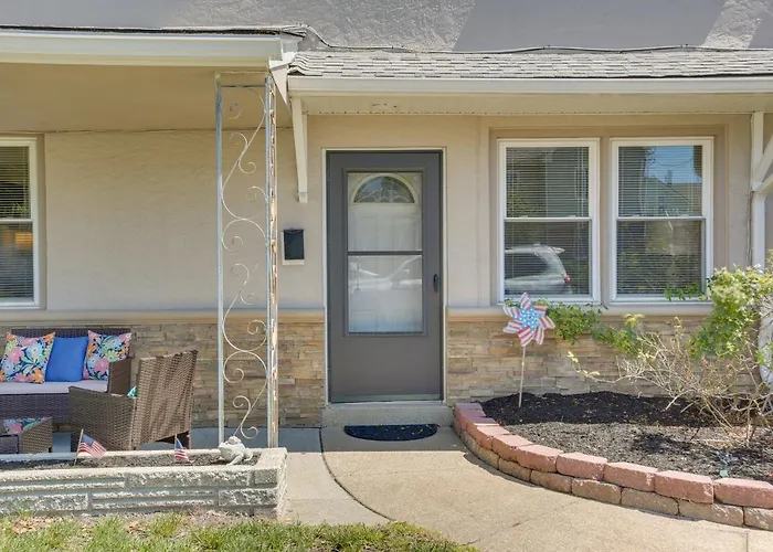 Relaxing Wildwood Crest Retreat W/ 2 Patios!
