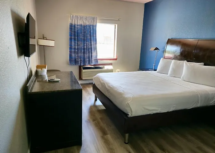 Budget Inn, Hwy 41