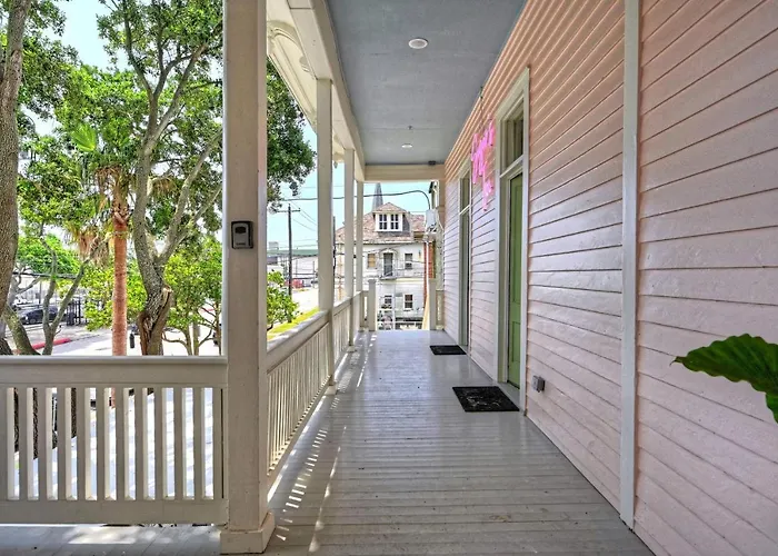 Sugars Inn Room 3 Walk To Cruise Terminal One Mile To Beach