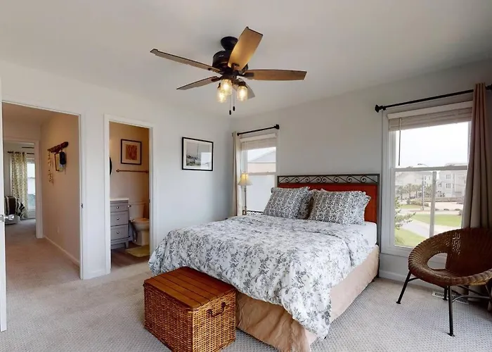 Oceanview Townhouse W/ Pool - Newly Renovated