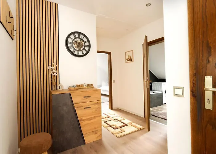 3,5-Zimmer inkl Arbeitsplatz, WLAN&free Netflix, Amazon-Free Parken vollausgestattete Wohnung, 24h Check In