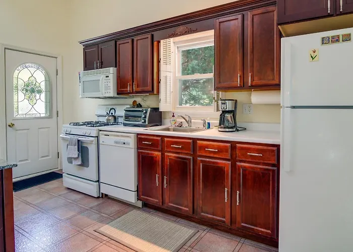 Bayfront Plymouth Gem W/ Sunroom, Steps To Shore!