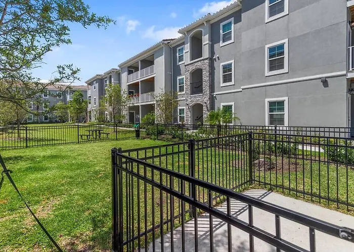 Luxury Living: 1Br Condo W/ Resort-Style Amenities