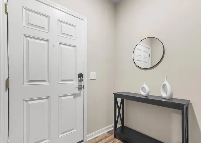 Luxe 1Br/1Ba: Dive, Rest, Explore. Book Now!