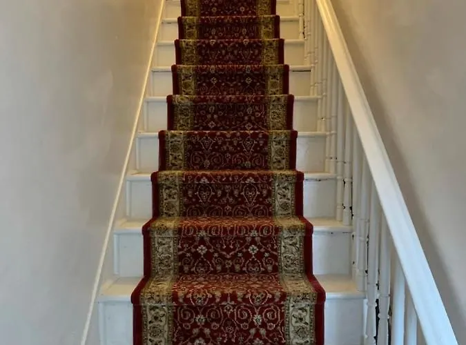 Spacious 2Nd Floor Suite